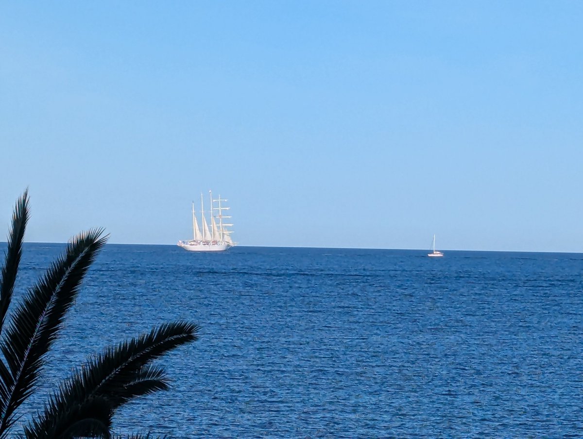 Sandrin3105's tweet image. Belle soirée 💙
#bleu