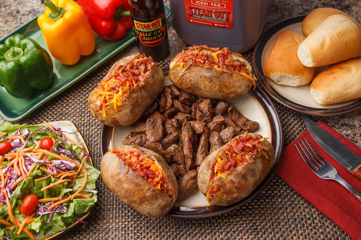 SteakOutUSA's tweet image. Hungry, but can't imagine coming up with another meal to prepare at home?  We've got sandwiches, salads and hot meals ready to eat without the hassle. Give us a call or order online.  steakoutdelivers.com #steaktipsfamilymeal #wedeliver