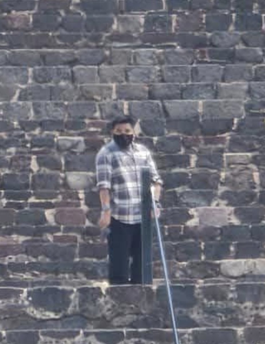 MLopezSanMartin's tweet photo. 🚨 Captan al supuesto tirador en la Pirámide de la Luna en Teotihuacán

https://t.co/nA9xrlAJCh https://t.co/HZU4bDLopL