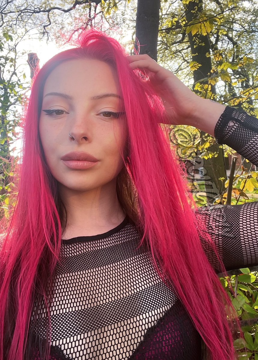 Goddess Carly tweet media