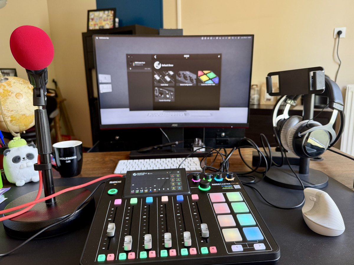 icarebyeric's tweet image. Qui c’est qui s’est (juste un peu) amusé cet après-midi ?
Prêt à présenter ce matériel à nos classes de CM en vue de nos premiers enregistrements.
#podcast #webradio