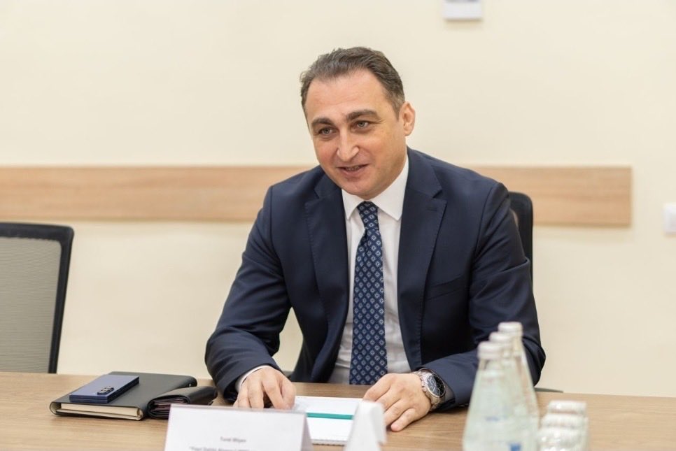 GreenCAlliance's tweet image. Green Corridor Alliance’s General Director, Tural Aliyev, held a productive discussion with Samir Akhundov, Chairman of the Azerbaijan Energy Regulatory Agency (AREA), on strengthening collaboration with #AREA and advancing the Green Energy Corridor initiative.(2/1)