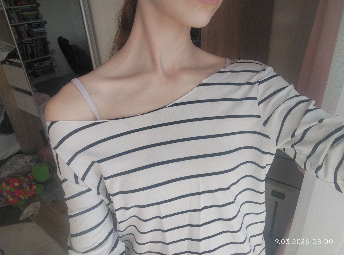 rose4kisses's tweet image. Before vs after a month of binging💔💔💔💔💔💔💔💔💔💔💔💔💔💔take me back to the 1st pic 🙏🏼🙏🏼#edtwt #bodycheck #ricecaketwt #binge