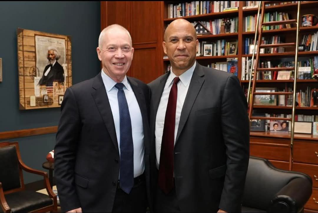 crypticvalentin's tweet image. Cory Booker has been sucking on the AIPAC nipple
for ages..#CoryBooker..#IsraelFirst..#compromised..#prostitute