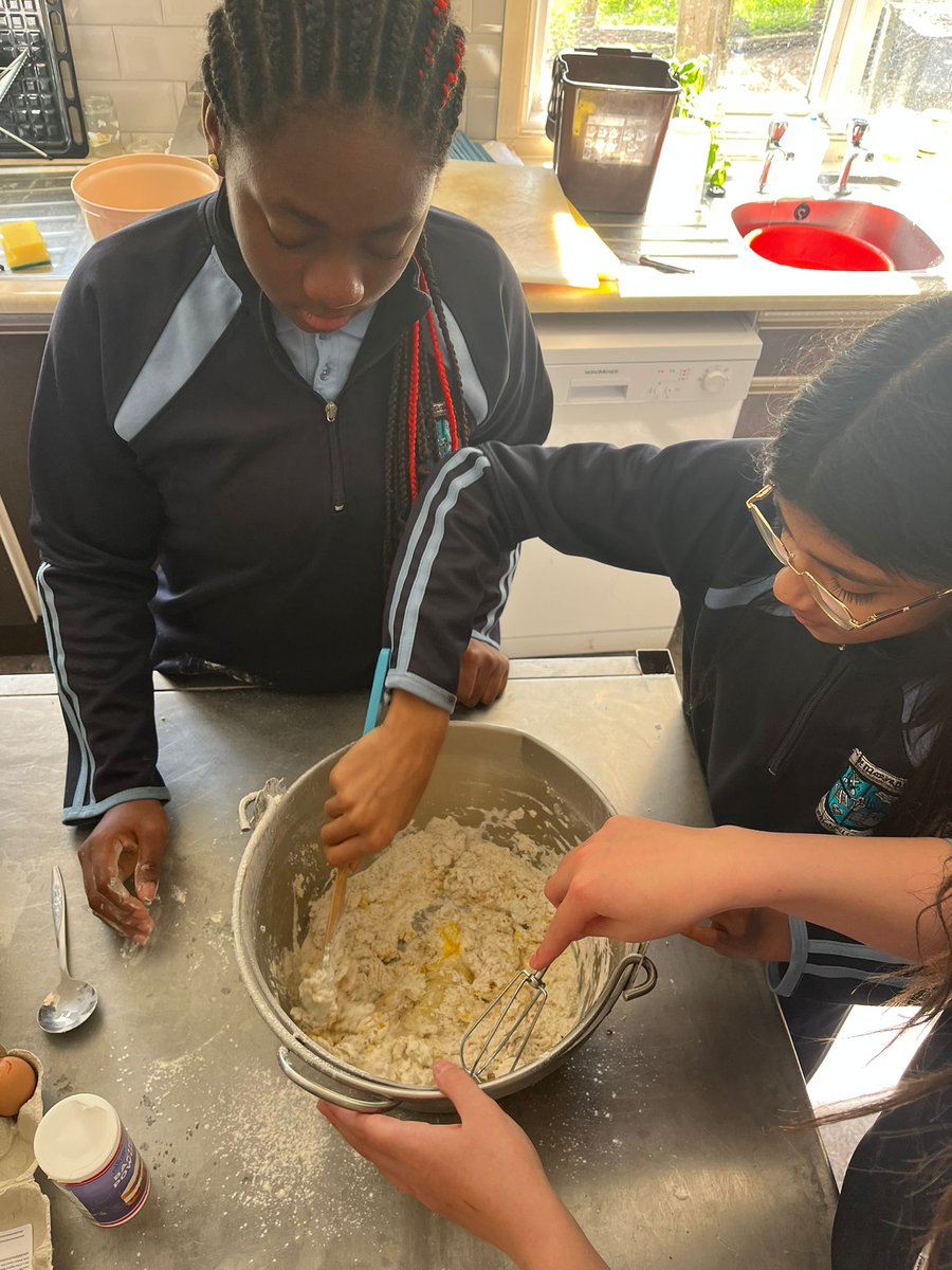 stmarysnsLK's tweet image. The sun was shining for week 5️⃣ at @DoonSocialFarm ☀️ The group enjoyed the outdoors, rolling down the green hills and skimming stones on the pond. Afterwards, they enjoyed homemade vegetable soup with soda bread 🥕 🥦 🥔 🍞 #SocialFarm #LifeSkills #Outdoors