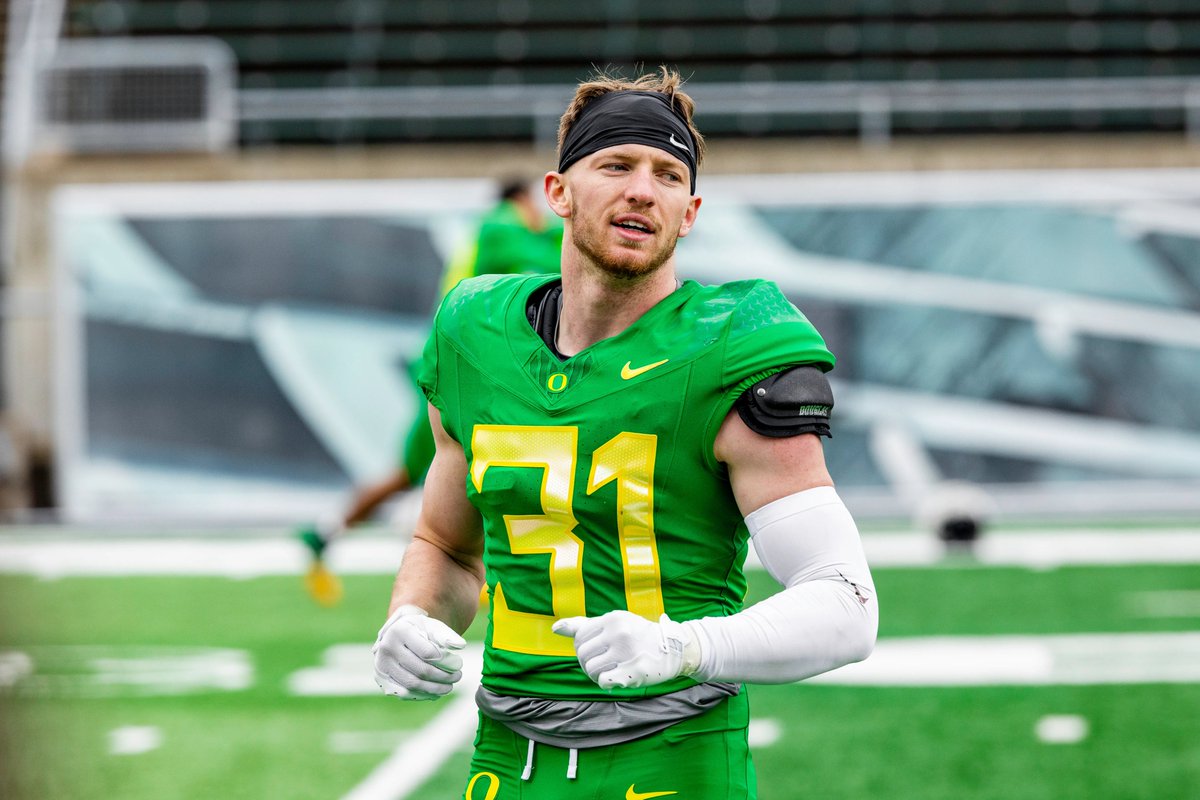SleeperEagles's tweet image. My DREAM pick for the #Eagles at pick No. 23 is Oregon safety Dillon Thieneman.

🏈9.71 RAS score
🏈6'0", 201 lbs
🏈4.35 40-yard dash | 41-inch vert
🏈96 TKLS, 7 PBU, 2 INT, 90.5 coverage grade in '25

What is your perfect pick for PHI?