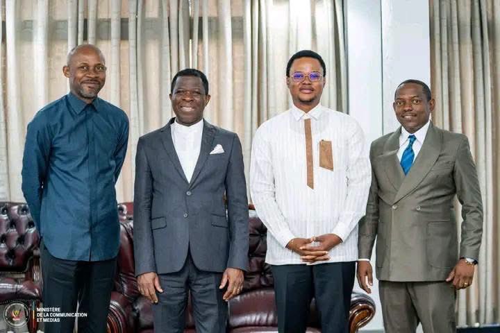Dkm12450978's tweet photo. 🚨Le ministre de la communication @PatrickMuyaya se dit Honoré d’avoir prié et communié ce dimanche avec les fidèles de l’Eglise Mangembo de Bandalungwa.
J’ai eu l’occasion de saluer et de féliciter l’évêque Espérance Mbakadi pour sa vision et son engagement tant spirituel que social dans l’encadrement du peuple de Dieu.
Merci pour la puissance de la parole et le déclic.