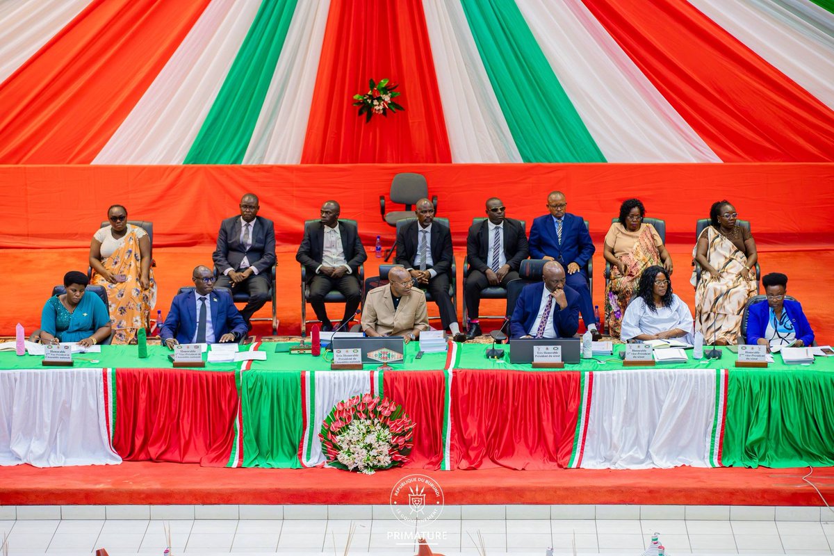 BurundiGov's tweet photo. #PrimatureBurundi SE le Premier Ministre, @NtahontuyeN, a présenté avec satisfaction, ce 20/04/2026 au Palais des Congrès de #Kigobe devant les membres du Parlement #Burundi-ais, le rapport de mise en œuvre du #PTBA du @BurundiGov pour le 1er semestre de l'exercice 2025-2026 https://t.co/681PDdENce