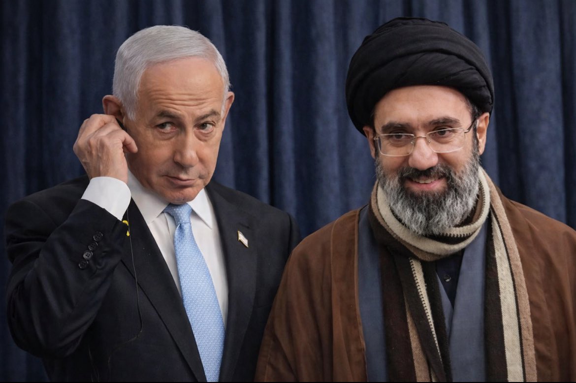 لطالما حاول نتنياهو اقناع الشارع العربي والخليجي تحديداً، بأن العدو الأول والخطر الأكبر يأتي من إيران وليس إسرائيل، ورغم التاريخ الطويل من التوترات بين إيران والدول العربية، ظل الوجدان العربي يرى أن الكيان الصهيوني هو عدوهم الأول.

وأنا ما زلت أقول أن:
الكيان الصهيوني هو العدو