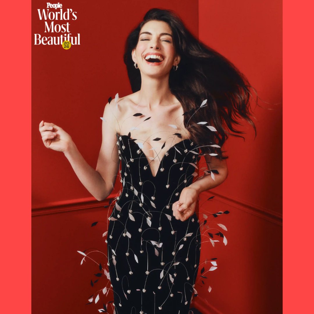 celebrityhki's tweet image. #annehathaway Is @people's World’s Most Beautiful Cover Star — That's All!

#AnneHathaway é a estrela da capa da revista #PEOPLE eleita a mais bonita do mundo — e isso é tudo!