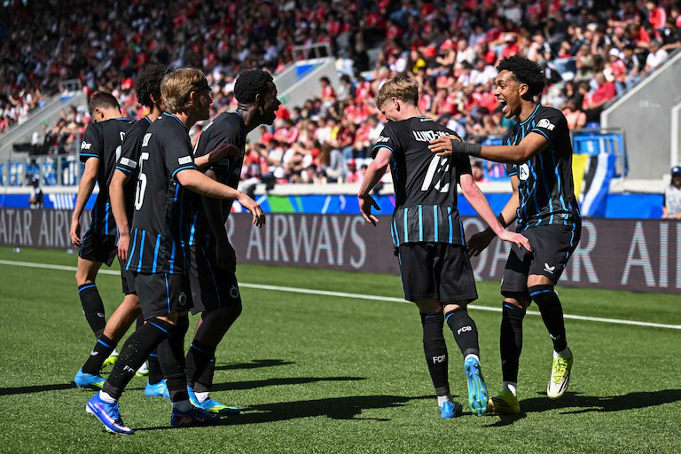 JoueursBE's tweet photo. Quel parcours EXCEPTIONNEL du Club Brugge qui marque l'histoire du football belge. 🇧🇪

• Phase de ligue :
✅ 1-0 vs AS Monaco 🇫🇷
✅ 0-2 vs Atalanta 🇮🇹
✅ 0-3 vs Bayern Munich 🇩🇪
✅ 2-0 vs FC Barcelone 🇪🇸
❌ 2-1 vs Sporting 🇵🇹
✅ 2-1 vs Arsenal 🏴󠁧󠁢󠁥󠁮󠁧󠁿

• Phase finale
✅ 3-2 vs AS Monaco 🇫🇷
✅ 0-1 vs Zilina 🇸🇰
✅ 0-4 vs Atletico Madrid 🇪🇸
✅ 1-3 vs Benfica 🇵🇹
❌ 1-1 (4-2 TAB) vs Real Madrid 🇪🇸