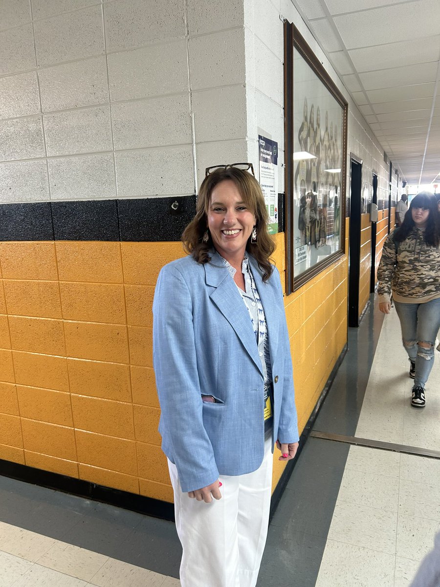 RipleyHS's tweet image. Assistant Principal Swap Day in South Tippah!
While Mr. Hunsucker took on Pine Grove, we were glad to host Mrs. Leslie Gaines from Ripley Middle. She jumped right in—and even brought the competitive spirit to an intense game of Uno at lunch! 🎉 #TigerPride