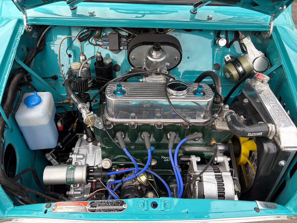 miniphernalia's tweet photo. Did you enjoy #MiniMonday? We did and have been packing orders most of the day to far flung places like #Birmingham and #Exeter ooh! We went to the pub and spotted this fantastic #Mk3Mini. Mind how you go - https://t.co/ftnBKDcPVu https://t.co/bx0qbWTCiC