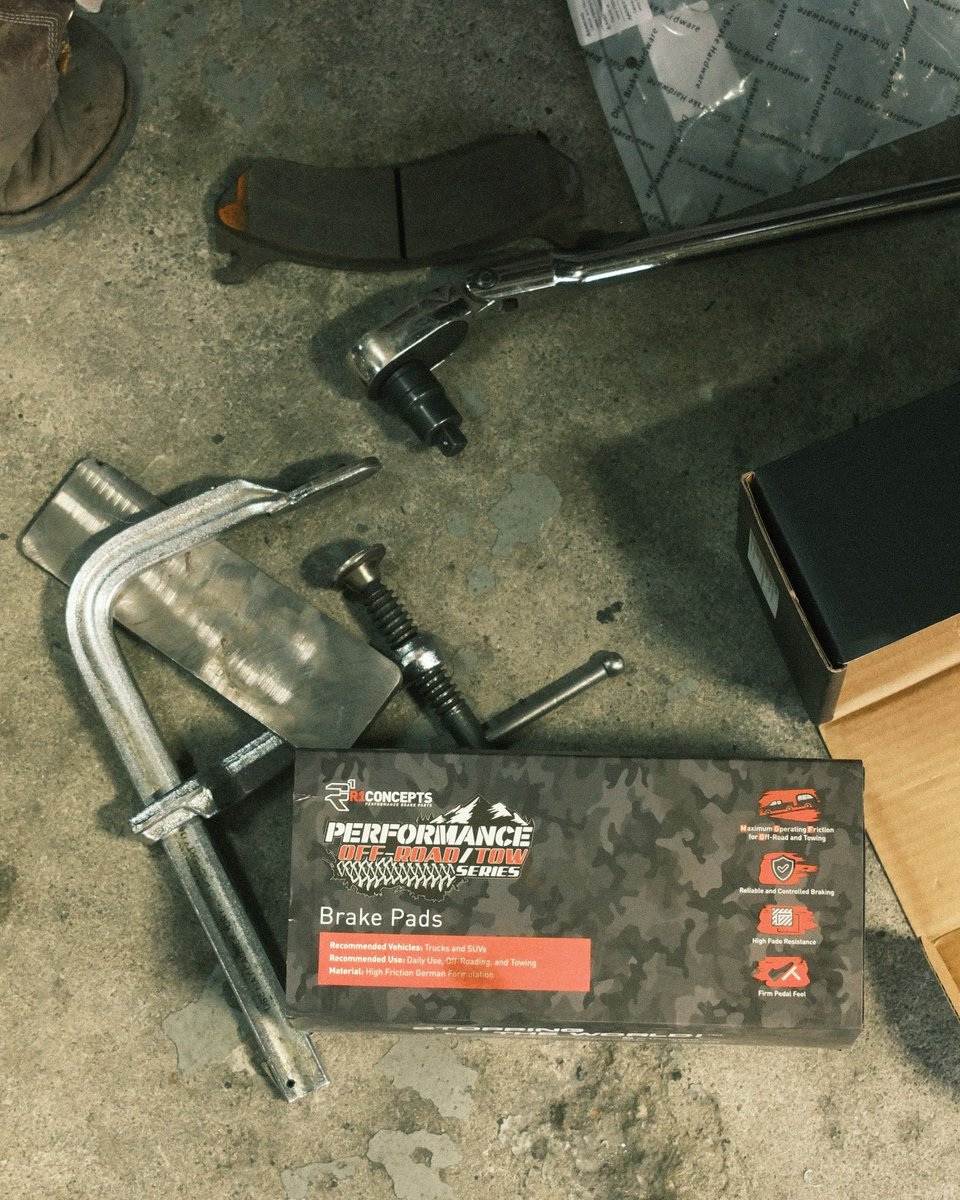 R1Concepts's tweet image. Make sure your rig has the stopping power to match its performance. 🙂‍↕️ 

Tow/off-road pads maintain friction through repeated braking, while slotted rotors keep the contact patch clean and temperatures controlled. 🤝 

#STOPPINGTHEWORLD #R1concepts #teamR1