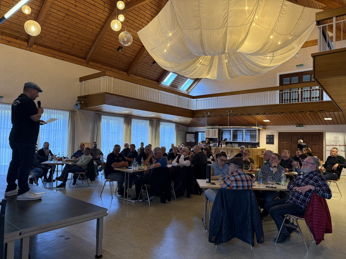 WolfgangFRothe's tweet image. Gestern spirituelles Whisky-Tasting in Vorbach in der nördlichen Oberpfalz. Unter den Gästen: Whisky-Koryphäe Udo Sonntag! Hab mich sehr über seine Teilnahme und natürlich auch über die der vielen anderen Whisky-Liebhaber*innen gefreut!

#Whisky #Whiskey #Schottland #Irland