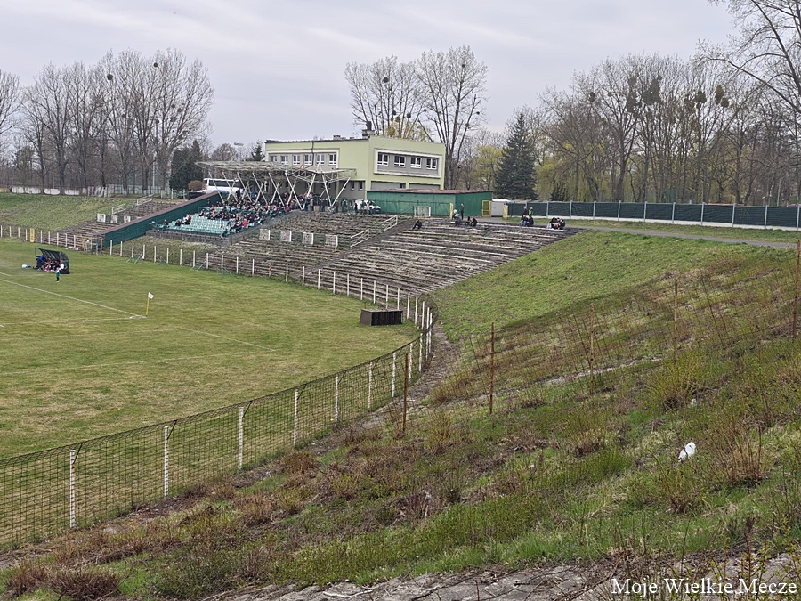 MojeWielkieMecz's tweet image. Stadion Szombierek podczas meczu Szombierki Bytom - Raków II Częstochowa 0:3, IV liga (level 5.). #groundhopping