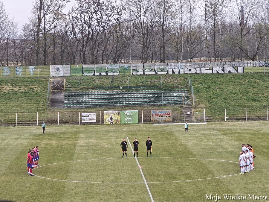MojeWielkieMecz's tweet image. Stadion Szombierek podczas meczu Szombierki Bytom - Raków II Częstochowa 0:3, IV liga (level 5.). #groundhopping