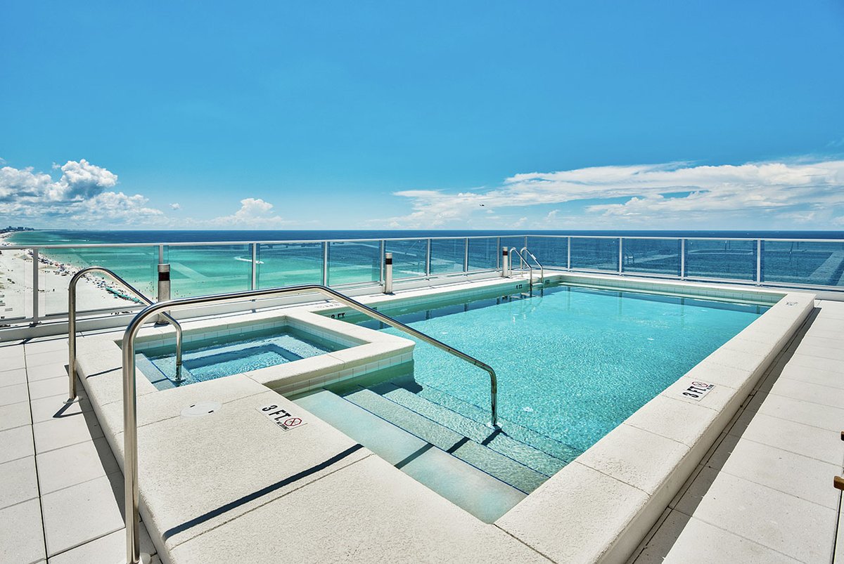 FiveStarDestin's tweet image. ⭐⭐⭐⭐⭐ Sky’s the Limit

Some places give you a view.
This one lives in it.

🔹 Gulf views from every room
🔹 Sky-high ceilings + glass walls
🔹 Rooftop pool, hot tub, gym

Everything else feels lower.

Destin | Sleeps 14

#VacationGoals #DestinFlorida #BeachLife #30A