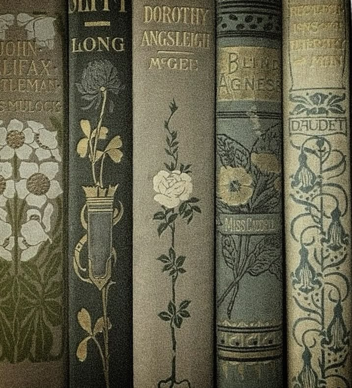 aestheticpost's tweet photo. Pure, dark academic romance, verdant and timeless. https://t.co/4sDB6sPgwD