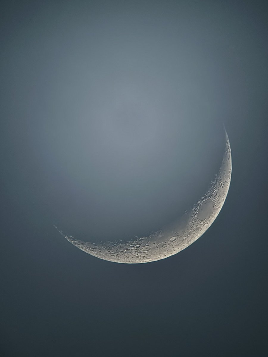 Skink101's tweet image. She’s looking good 😍
Cranked the exposure in the second pic.
#Moon