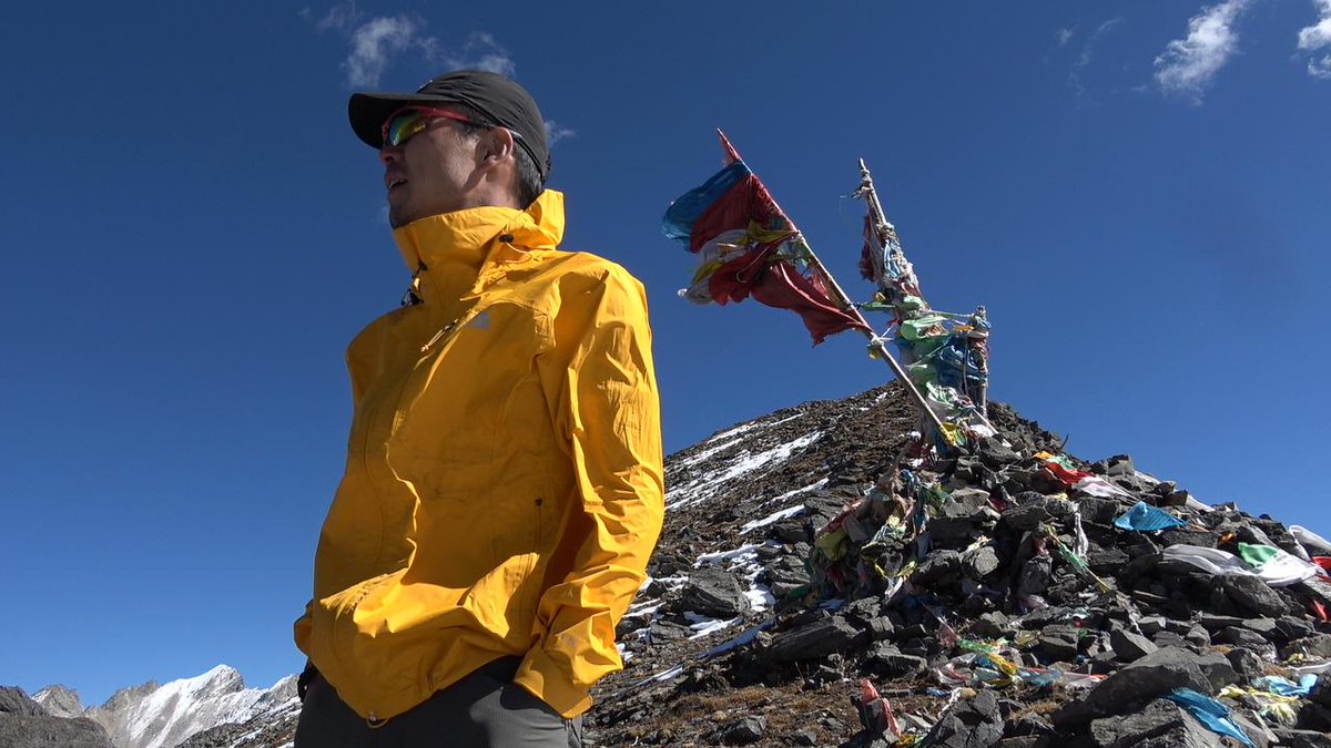 OlugaWinnie's tweet image. [Solo travel win: Hiked 3hrs to catch this sunrise over the Alps. Worth every step for the view (and the post-hike croissant).  #Wanderlust #AlpineAdventure]