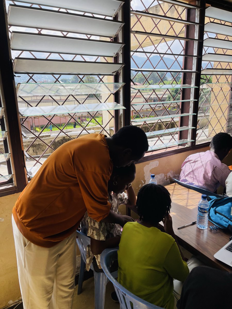 abem_burundi's tweet image. 📊 19/04/26 : ABEM + SCORE + BMRA forment à KoboToolbox &amp;amp; Google Forms 💻

Encadré par Dr R.A. IRADUKUNDA 👨‍🏫

Participants médecine/santé/stat ont créé leurs formulaires 🛠️🔍

#SCORE #MedicalResearch #ABEM #KoboToolbox #GoogleForms