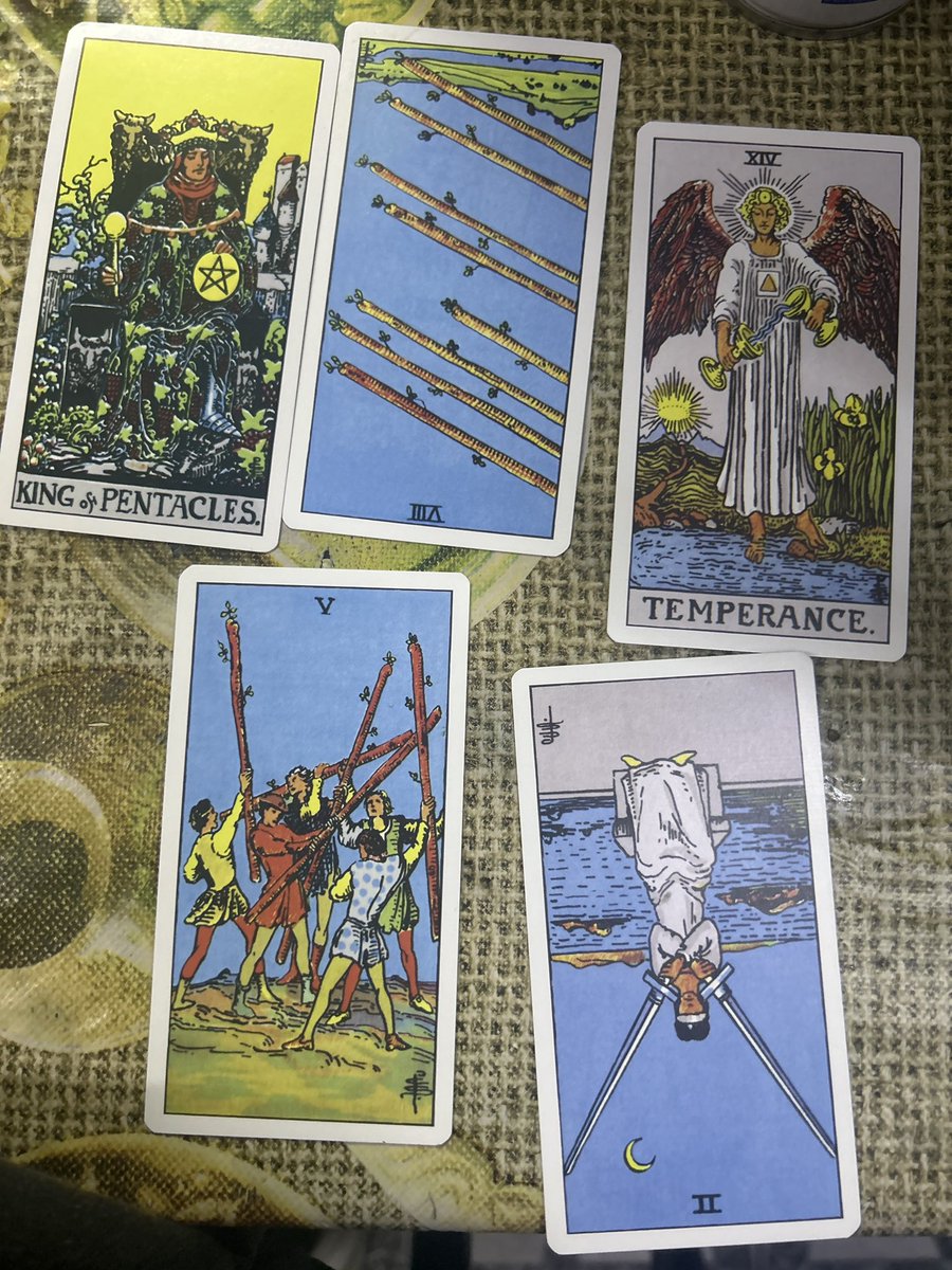 W4llsxsHe's tweet photo. Hice una tirada de tarot para entender qué pasó entre Karol G y Feid y… chicos, hay CHISME 🧵👇 https://t.co/zgQ59HKhKp