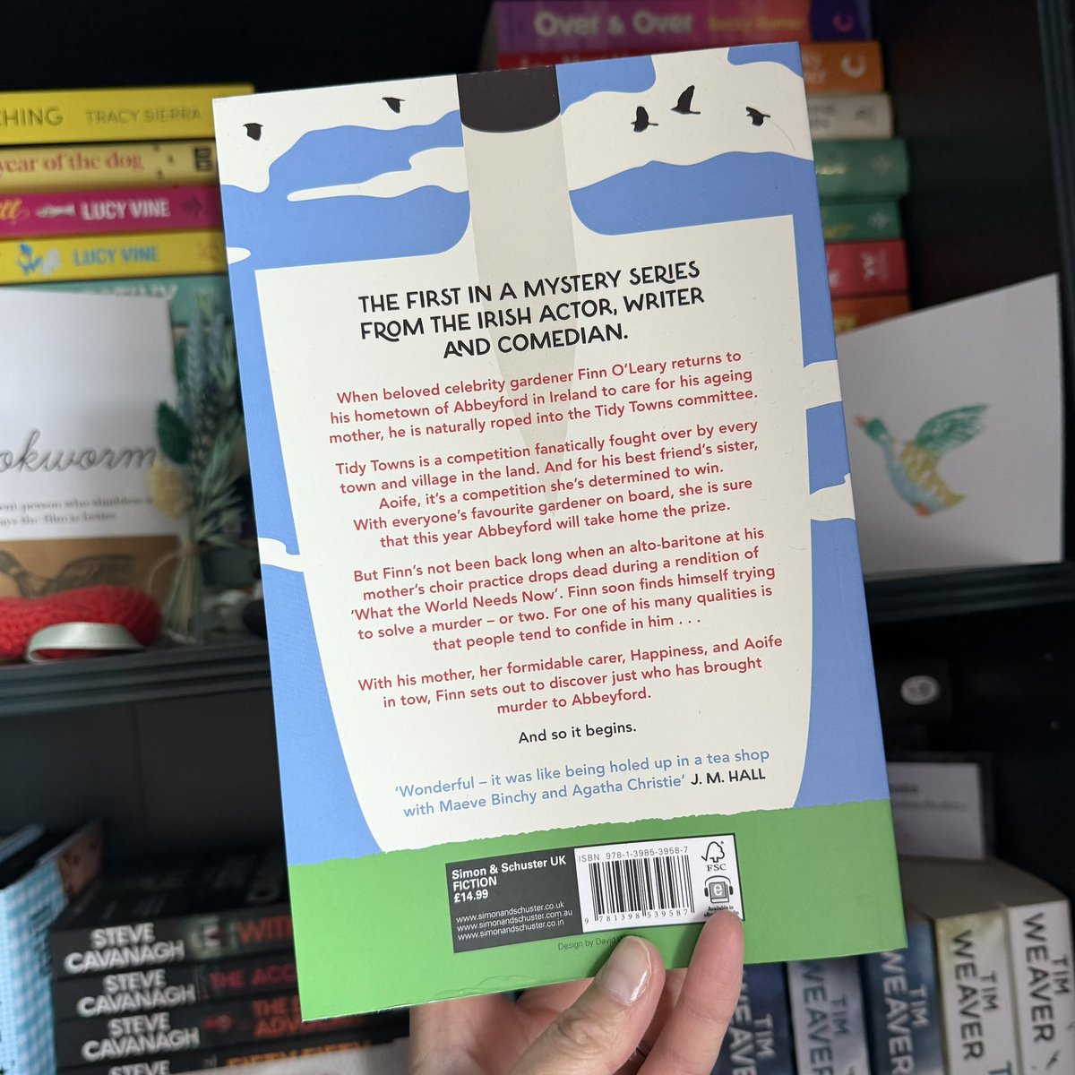 shonaholmes23's tweet image. 📚📮#BookPost📚📮

Catching up with some book mail after being away including this fabulous copy of #APlotToDieFor by @ardalsfolly 

Absolutely love the sound of this new cosy crime, sounds right up my street!

Huge thanks to @likely_suspects @simonschusterUK 

#BookTwitter