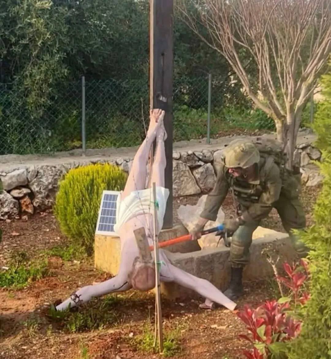 L’orrore della guerra è anche questo.
La distruzione delle radici di un popolo.
Preghiamo affinché noi Cristiani difendiamo e  rinnoviamo la nostra fede.