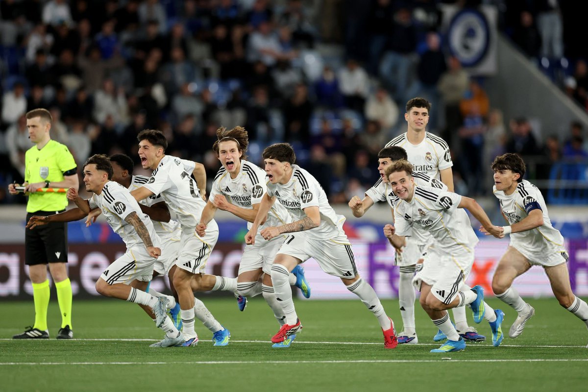 RMCFarab's tweet photo. WHAT A PIC! 🤍🏆 https://t.co/CIUlxIggtA