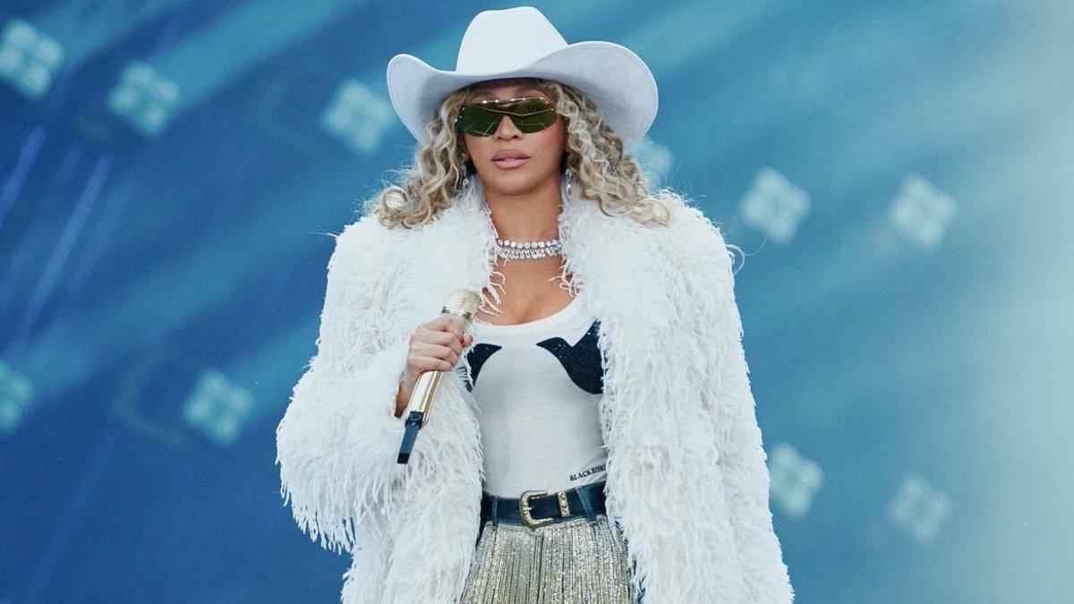 About TWICE tweet media