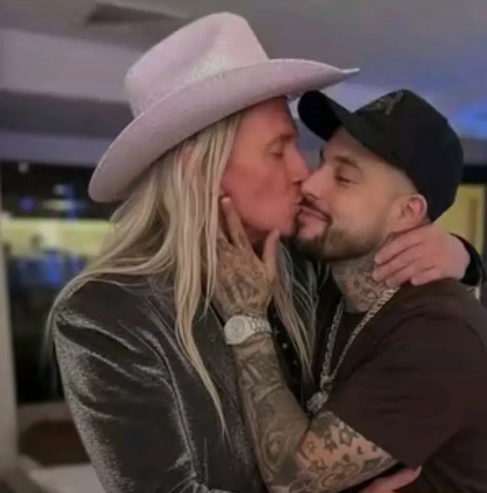 <a href="/JavierCeriani/">JAVIER CERIANI</a> Yo sé lo que pasó con Emiliano Aguilar 🚨🚨🚨
Les cuento todos los detalles de porqué el distanciamiento de la familia con el hijo problemático: se descubrió que mantiene una relación homose×ual con Javier Cerdiani y no les gustó que se vincule con un detractor de la familia🤯