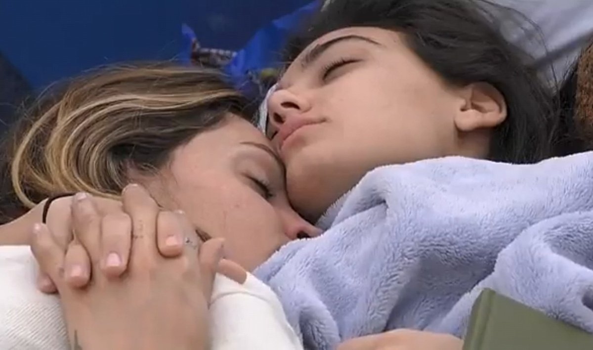 TurkuTurku4057's tweet image. PURE CHEMISTRY. 🤷‍♀️🍷NO KISSING.🦋 NO SEX IMPLICATIONS. 🦄NO SEXUALITY.🐅.JUST THEM.🦙🐐...SAUDADE #zelena #heleners #zeudiners SEMPRE ZELENA