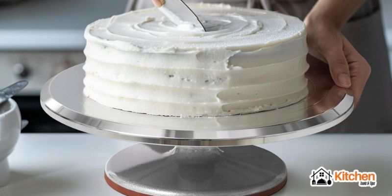 Kitchentoolstip's tweet image. Smooth frosting = game changer 🎂✨
A good cake turntable helps you decorate like a pro with zero hassle.
Check out the best picks 👇
 kitchentoolstips.com/best-cake-turn…

#Baking #CakeDecorating #KitchenTools