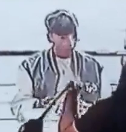 OctavioX262's tweet photo. @Rhevolver Internet has tu magia.  

Ojalá alguien los reconozca para quemar a este pokar de imbeciles. https://t.co/ufY0AfbSVi