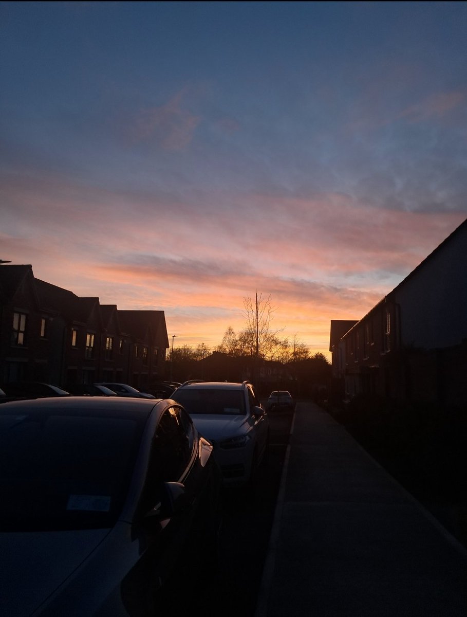 listening to into the sun while watching the sunset is like a daily routine for me now😌