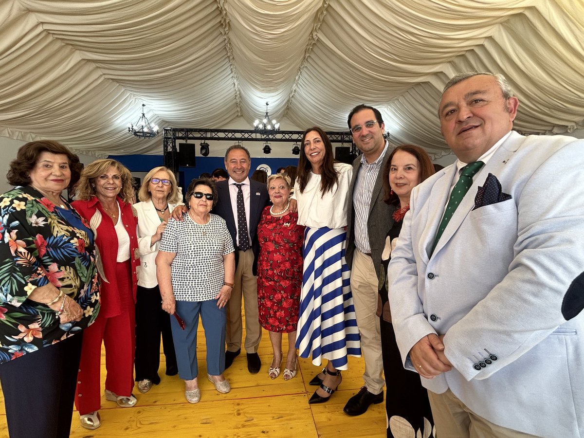 Me ha emocionado que los II Premios Populares de Sevilla reconozcan a Olga Carrión con el Premio Popular del Año.

Además, para seguir con su legado en la lucha por la igualdad, nace el “Premio Olga Carrión al Compromiso con la Mujer”.

Enhorabuena a todos los galardonados.