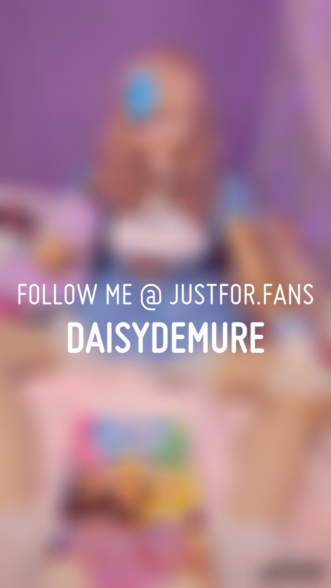 Who wants to watch me color?...

See this and more at:
justfor.fans/DaisyDemure?So…
