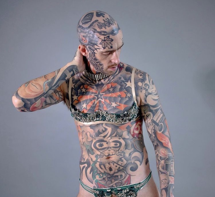 BYPOREVOLUTION's tweet photo. I look at you and I ache with desire
Your tattoos rewire and inspire
Inviting rebel godlings to convene and conspire
TANTRIC IMAGINATION https://t.co/Y5ffxy52bi
inspired by @inkedbrln & @JuanOyervides
#tantra #tantric #enby #nonbinar #tattoos #ink #bodyart #poetry #prophecy https://t.co/Fav6PEewve