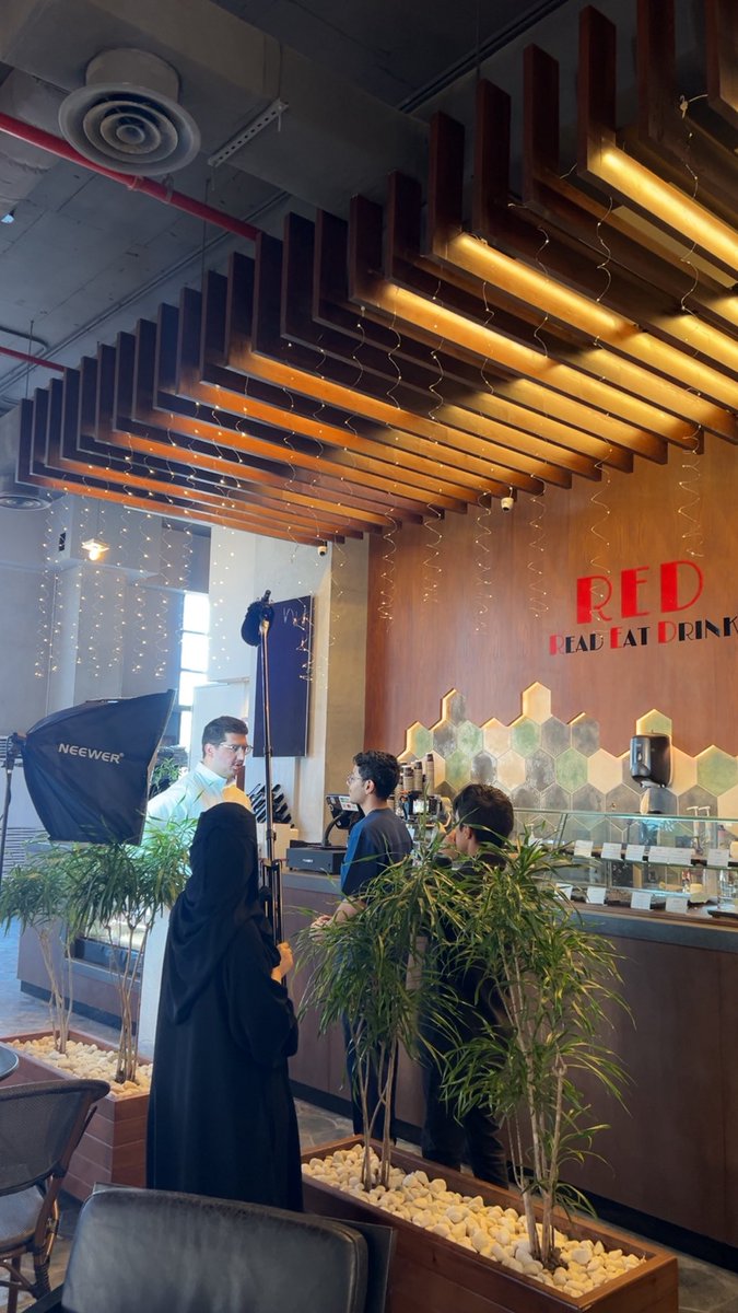 SmartAccou_x's tweet photo. الرحلة لم تنتهي بعد ، بل هي بداية لخطوة جديدة بإذن الله أنتظرونااا قريبًا .🤩🤩
وشكر كبير لـ كافيه RED على تعاونهم معنا وإتاحتهم المكان لتصوير الفيديو الترويجي لمشروعنا للمشاركة به في مسابقة@injazsa فدعمهم المجتمعي هو جزء من نجاحنا 🤍✨
#smart_accounting #kau https://t.co/fiuaBodoFQ