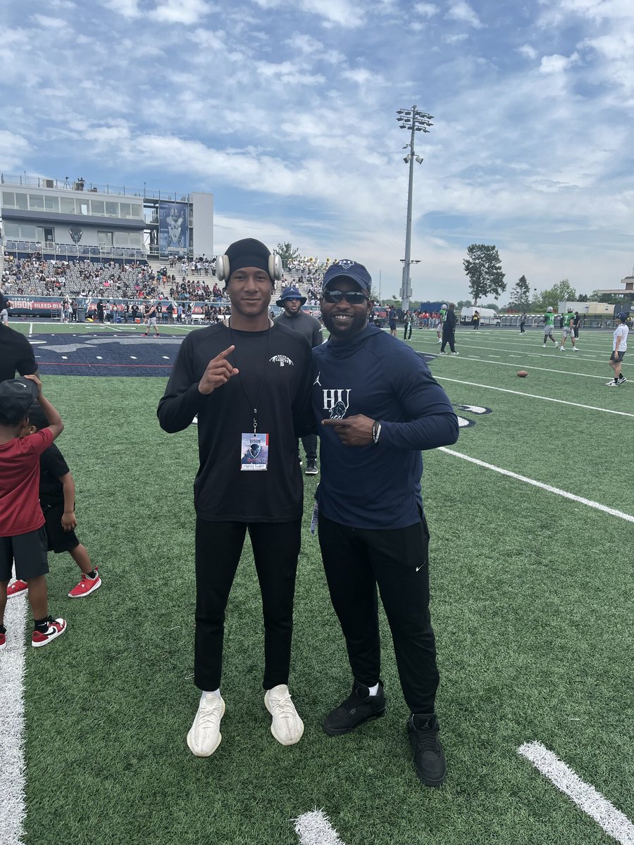 Manny_Evans7's tweet photo. Had an amazing time at @HUBISONFOOTBALL yesterday! Really appreciative of the staff and hospitality. Huge thanks to @coachnickgould for having me out.
@KurtvonBargen @TRCoachKJ_34 @MarcusThomas_79 https://t.co/rH8x8KgDvJ
