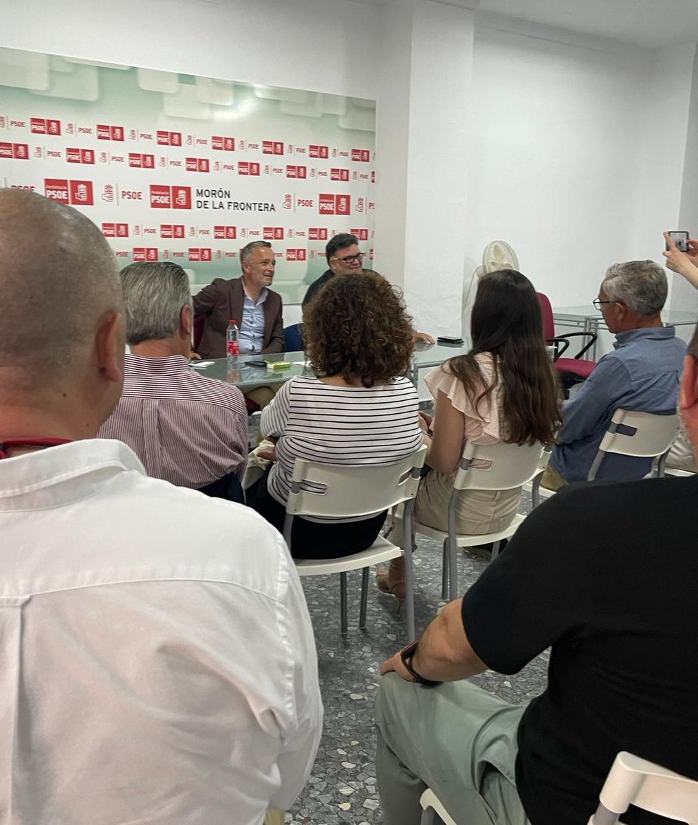 rafarecio22's tweet photo. En Morón de la Frontera se hacen una pregunta clara tras 8 años de Juan Manuel Moreno Bonilla:
¿Por qué peor la sanidad, la educación, la dependencia, la vivienda o el transporte?
Cuando todo empeora a la vez, no es casualidad.
Tiene un responsable.
@JuanMa_Moreno https://t.co/SbcT0pfj4U