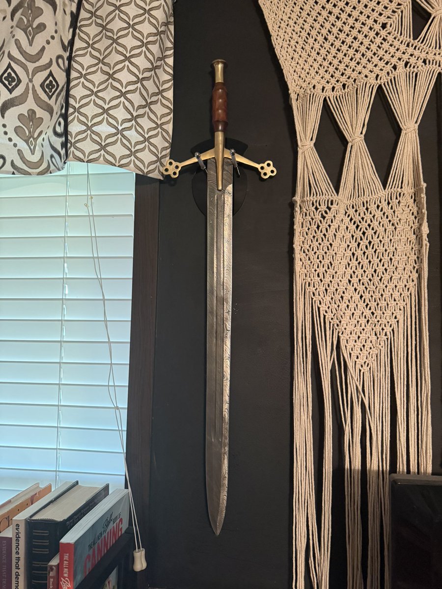 𝓣𝓱𝓮 𝓣𝓪𝓵𝓴𝓲𝓷𝓰 𝓣𝓮𝓭 ✍️ tweet media