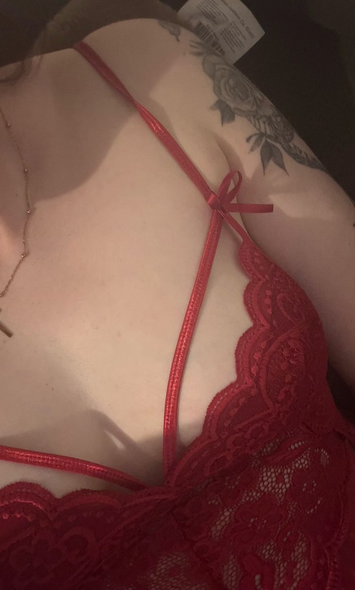 Lilibft_'s tweet image. Petite photos du soir , nuisette rouge sexy sans rien en dessous 🤫😏

#moneyslave #atm #hot #seins #soumis