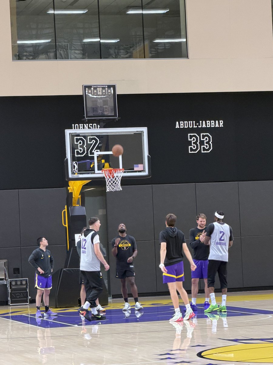 thebenroyer's tweet image. Luka Doncic and Austin Reaves getting involved with some post-practice free throws with Jarred Vanderbilt and Jake LaRavia.
