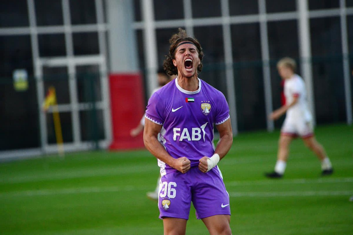 O Botafogo já tem um nome na mira para tentar a contratação no meio do ano: Khauan Schlickmann, meia de 19 anos do Al-Ain, dos Emirados Árabes.

O Alvinegro tentou a contratação de Khauan em janeiro deste ano, mas não conseguiu o aval do Al-Ain.

🗞️<a href="/venecasagrande/">Venê Casagrande</a> 
📸 Divulgação