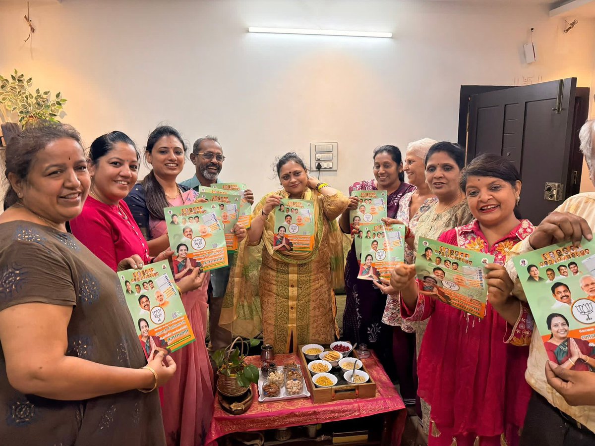 Preetihonagudi's tweet image. A powerhouse meeting this evening with the sisters of the #Jain community at Smt.Tara Chajed Ji’s residence.The energy is electric and the message is clear: They stand firmly behind Smt. #VanathiSrinivasan ji for a stronger,more prosperous tomorrow.
#coimbatore #TamilnaduWithNDA
