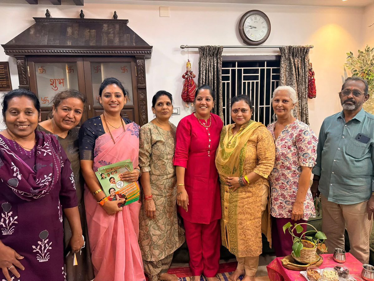 Preetihonagudi's tweet image. A powerhouse meeting this evening with the sisters of the #Jain community at Smt.Tara Chajed Ji’s residence.The energy is electric and the message is clear: They stand firmly behind Smt. #VanathiSrinivasan ji for a stronger,more prosperous tomorrow.
#coimbatore #TamilnaduWithNDA