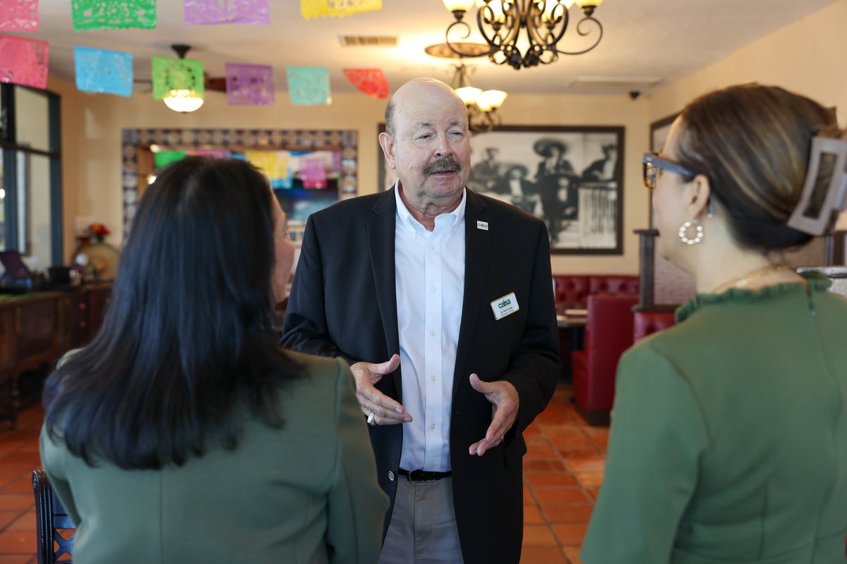 CALSAfamilia's tweet image. When leaders come together, ideas take shape. CALSA creates spaces where collaboration, learning, and innovation thrive.🌟

#LeadershipWithHeart #CALSAFamilia #BuildingCommunity #EmpowerTheFuture #LatinoLeadership