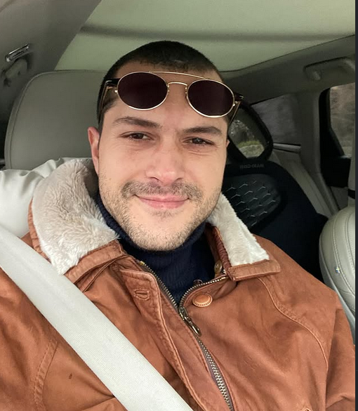 Turkish series & movies in Greek tweet media